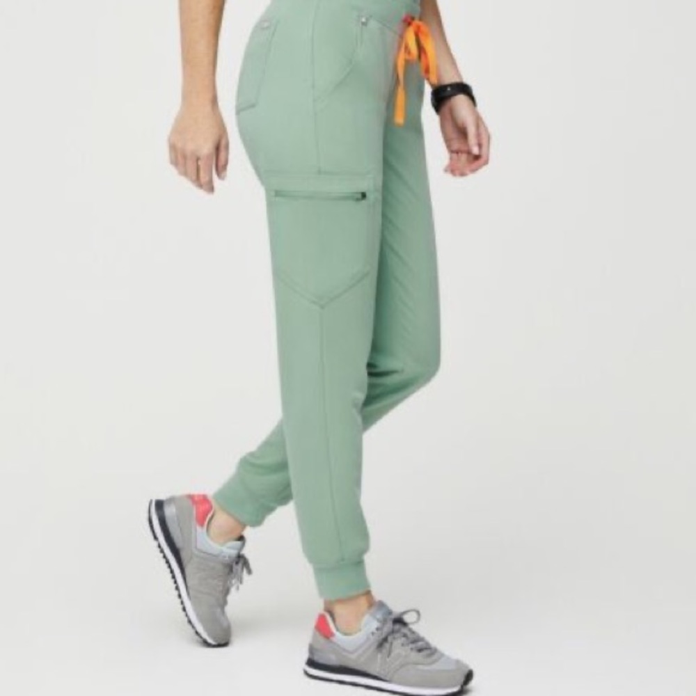 *FIGS: Zamora Jogger Jade Scrub Pants*